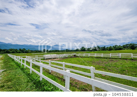 山梨県北杜市清里の牧場 山梨県北杜市清里の牧場 104538811