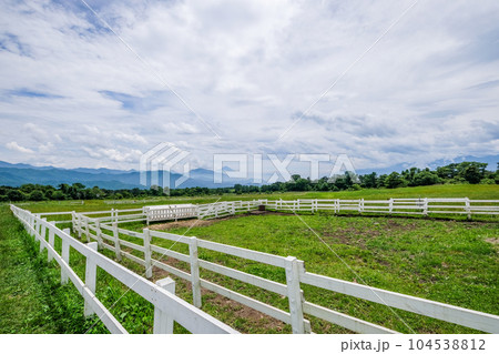 山梨県北杜市清里の牧場 山梨県北杜市清里の牧場 104538812