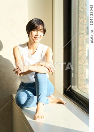 若い女性のポートレート 104538942