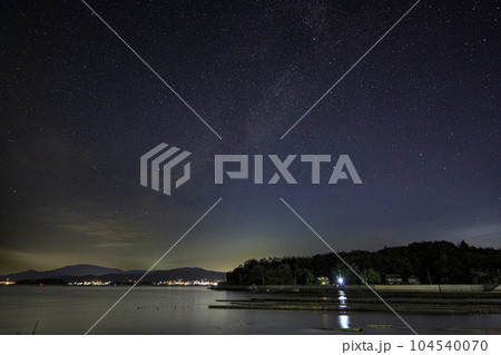瀬戸内の秋の星景 西空に沈む夏の大三角 瀬戸内の秋の星景 西空に沈む夏の大三角 104540070