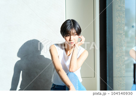 若い女性のポートレート 104540930