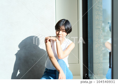 若い女性のポートレート 104540931