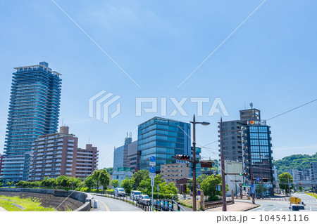 熊本駅周辺・白川河川敷から観えるマンション・ビル都市景観 熊本駅周辺・白川河川敷から観えるマンション・ビル都市景観 104541116