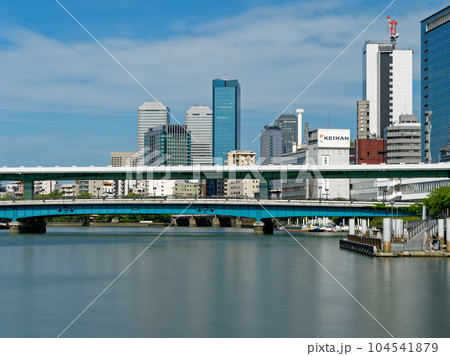 大阪 八軒家浜から見る天満橋とOBPの高層ビル (長時間露光) 104541879
