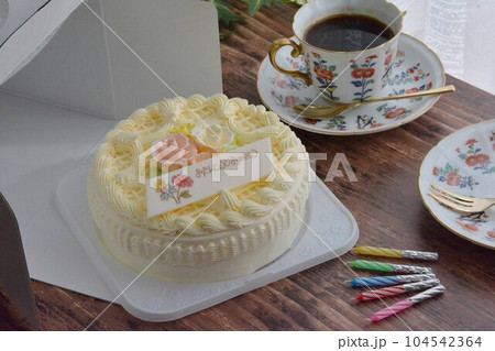 バタークリームケーキ バタークリームケーキ 104542364