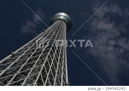 超高層タワーの複雑な制振構造の骨組み 104543242