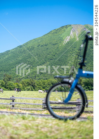 大山をサイクリングで楽しむイメージ 104544226
