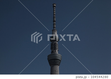 超高層タワーの複雑な制振構造の骨組み 104544280