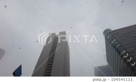 東京西新宿副都心の雪景色 東京西新宿副都心の雪景色 104545111