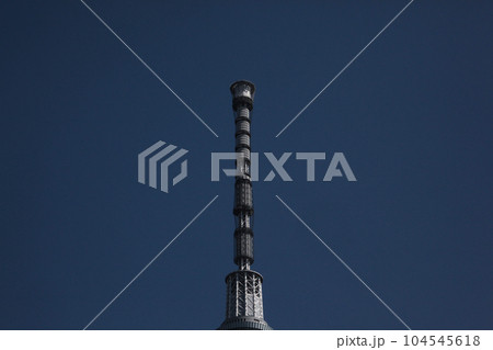 東京スカイツリーのアンテナ部分・ゲイン塔と最頂部の制振装置 東京スカイツリーのアンテナ部分・ゲイン塔と最頂部の制振装置 104545618