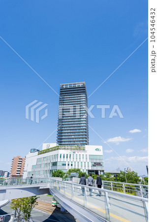 熊本駅 青い空を背景に熊本駅白川口(東口)駅前広場から観える風景(熊本市) 熊本駅 青い空を背景に熊本駅白川口(東口)駅前広場から観える風景(熊本市) 104546432