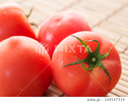 新鮮なトマト 新鮮なトマト 104547314