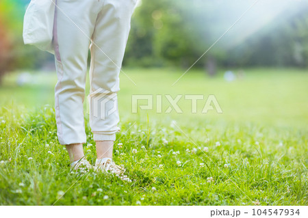 Closeup on female in white shirt 104547934