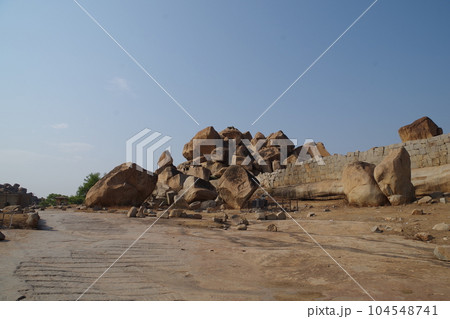 インド　世界遺産ハンピの建造物群 104548741