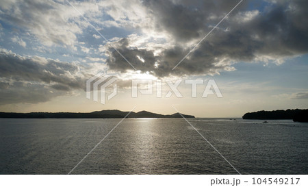 伊勢志摩の英虞湾の美しい夕方の海	 104549217