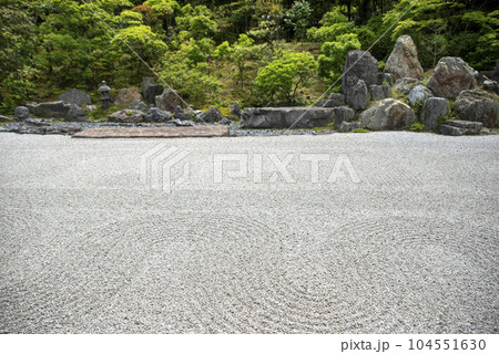 京都・南禅寺にある小堀遠州の枯山水「方丈庭園」 京都・南禅寺にある小堀遠州の枯山水「方丈庭園」 104551630