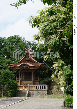 岡山県津山市一宮にある神社「中山神社」：2023年6月に大規模修理を終えた惣神殿 104552275