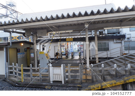 一橋学園駅の構内 104552777