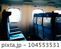 新幹線の車内 104553531