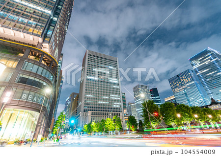 東京駅 千代田区 午後 都心 夜景 オフィス街 高層ビル 丸の内 新丸の内 ビル タクシー 鉄道 東京駅 千代田区 午後 都心 夜景 オフィス街 高層ビル 丸の内 新丸の内 ビル タクシー 鉄道 104554009