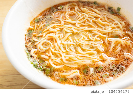 美味しいカップラーメンの坦々麺 美味しいカップラーメンの坦々麺 104554175