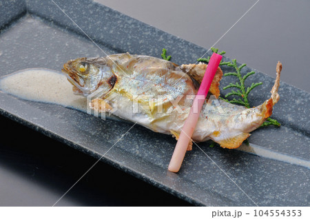 川魚 塩焼き 川魚 塩焼き 104554353