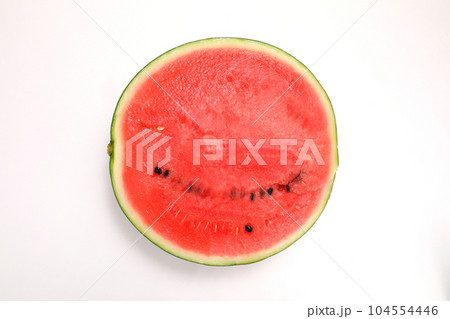 スイカ 白背景 104554446