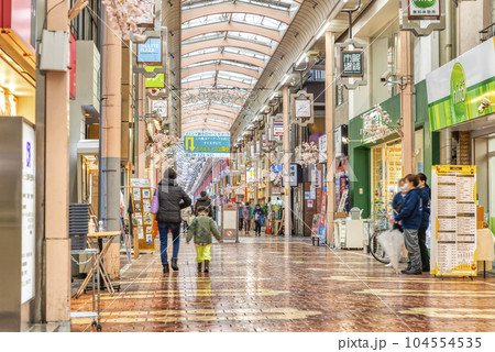 東京の都市風景 新小岩ルミエール商店街 東京の都市風景 新小岩ルミエール商店街 104554535