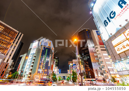 東京駅　千代田区　午後　都心　夜景　オフィス街　高層ビル　丸の内　新丸の内　ビル　タクシー　鉄道 104555050