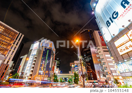 東京駅　千代田区　午後　都心　夜景　オフィス街　高層ビル　丸の内　新丸の内　ビル　タクシー　鉄道 104555148