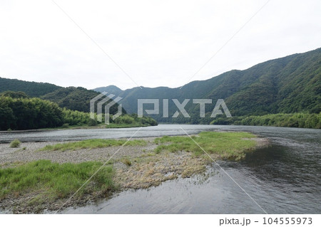 佐田沈下橋から撮影した四万十川 104555973
