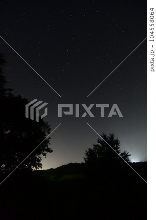 北杜市白州町、樹間に降りて来た北斗七星 北杜市白州町、樹間に降りて来た北斗七星 104558064