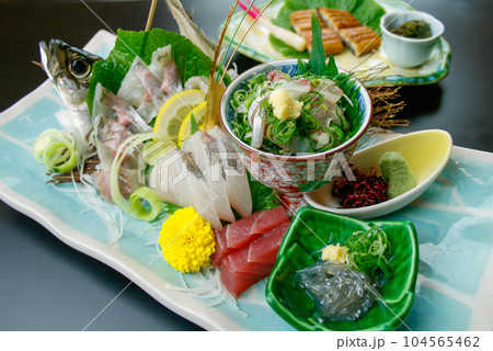 和食　盛付　鯵姿造り　うなぎ蒲焼き 104565462