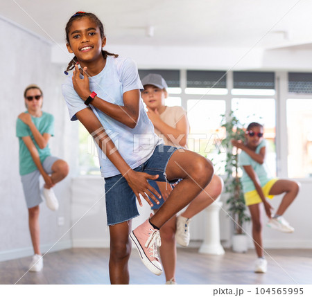 Dark-skinned preteen boy krumper dancing in choreographic studio 104565995