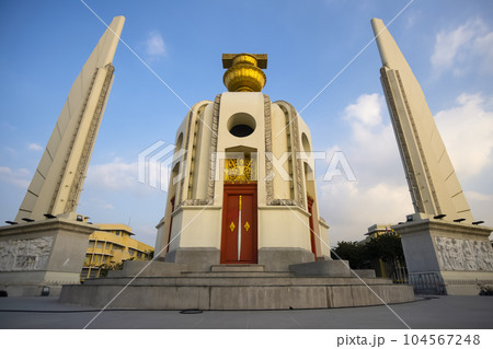 Moment of Democracy monument at Dusk (Bangkok, Thailand) 104567248