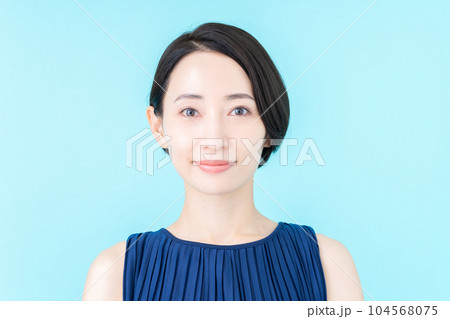ミドルの女性のビューティ 104568075