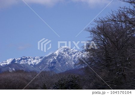 降雪直後の白銀の阿弥陀岳西壁 104570104