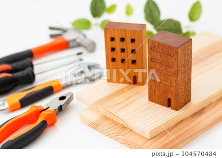 工具セットとビルやマンション 104570484