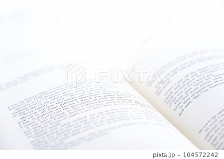 ページが開かれた本(洋書) ページが開かれた本(洋書) 104572242
