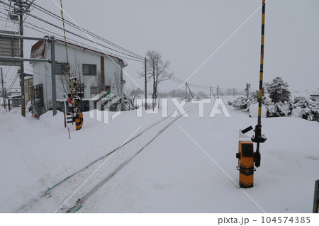 根雪 雪積 積雪 104574385