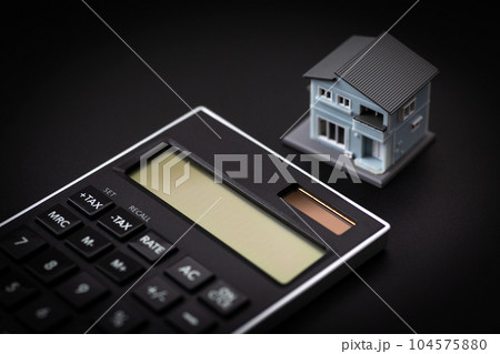 電卓と住宅 104575880