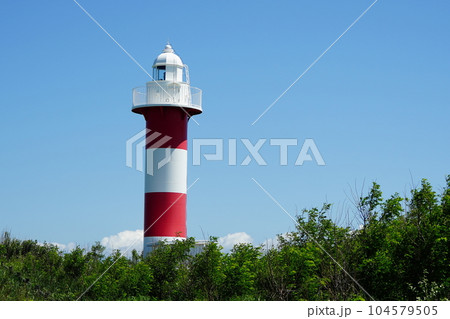 青空と石狩灯台 104579505