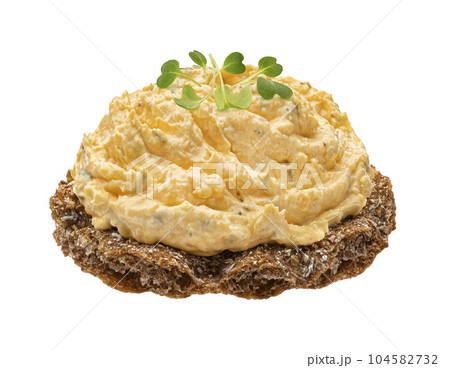 Egg spread with onion and chives on rye crispbread isolated on white background Egg spread with onion and chives on rye crispbread isolated on white background 104582732