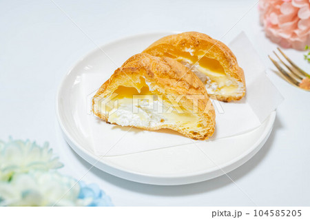 ダブルクリームのシュークリーム 104585205