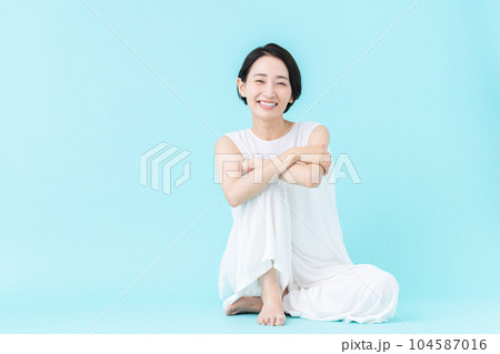 ミドルの女性のビューティ 104587016