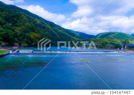 【京都風景】嵐山は平安の貴族が愛した風光明媚な地 【京都風景】嵐山は平安の貴族が愛した風光明媚な地 104587497