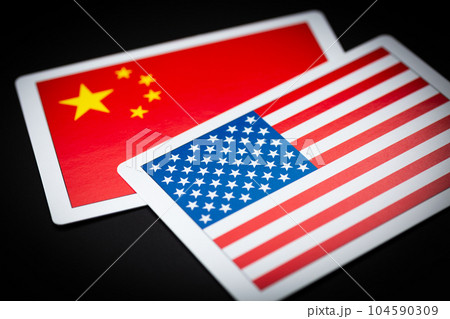 アメリカと中国の国旗 104590309