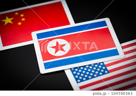 アメリカと中国と北朝鮮の国旗 アメリカと中国と北朝鮮の国旗 104590363
