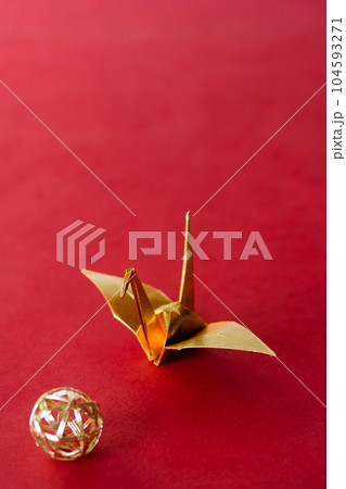 折り鶴と水引細工の手毬 折り鶴と水引細工の手毬 104593271