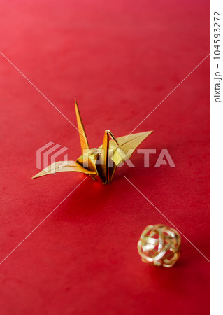 折り鶴と水引細工の手毬 折り鶴と水引細工の手毬 104593272